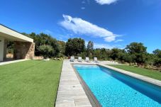 Villa in Pinarello - Bella Villa Contemporaine avec piscine