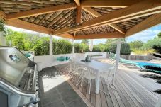 Villa/Dettached house in Lecci - Superbe villa avec piscine  proche des plage