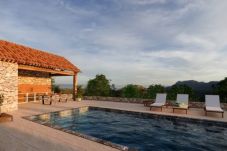 Villa/Dettached house in Sari-Solenzara - Belle villa vue mer avec piscine située sur les ha