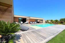 Villa en Sainte-Lucie de Porto-Vecchio - Villa 4 chambres avec piscine avec plage à pied