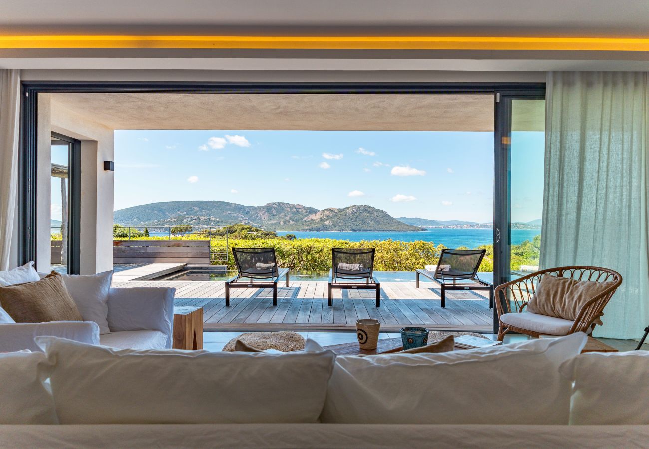Villa a Lecci - Villa Cala Rossa