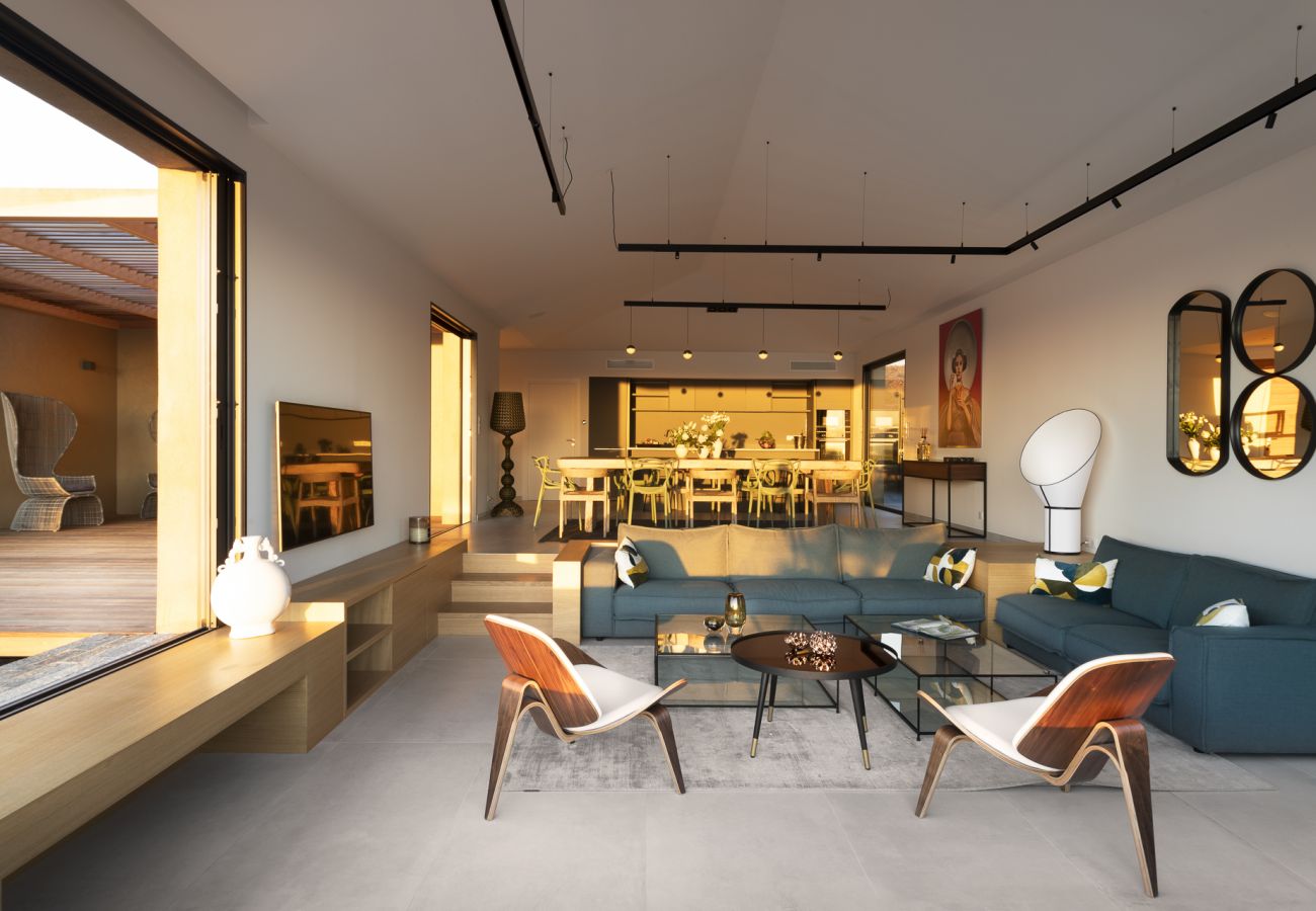 salon moderne et lumineux villa luxe pinarello