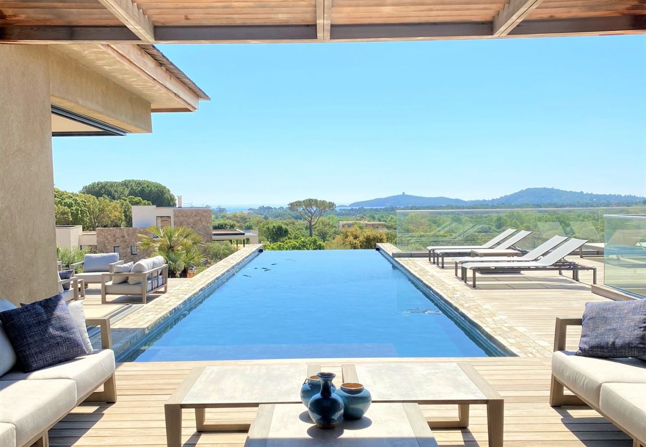 Villa de luxe avec piscine et vue baie pinarello