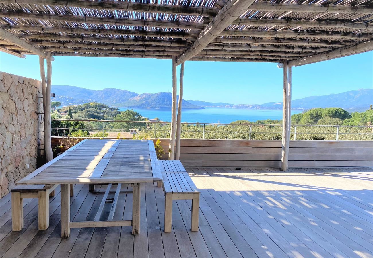 grande terrasse en bois villa luxe cala rossa