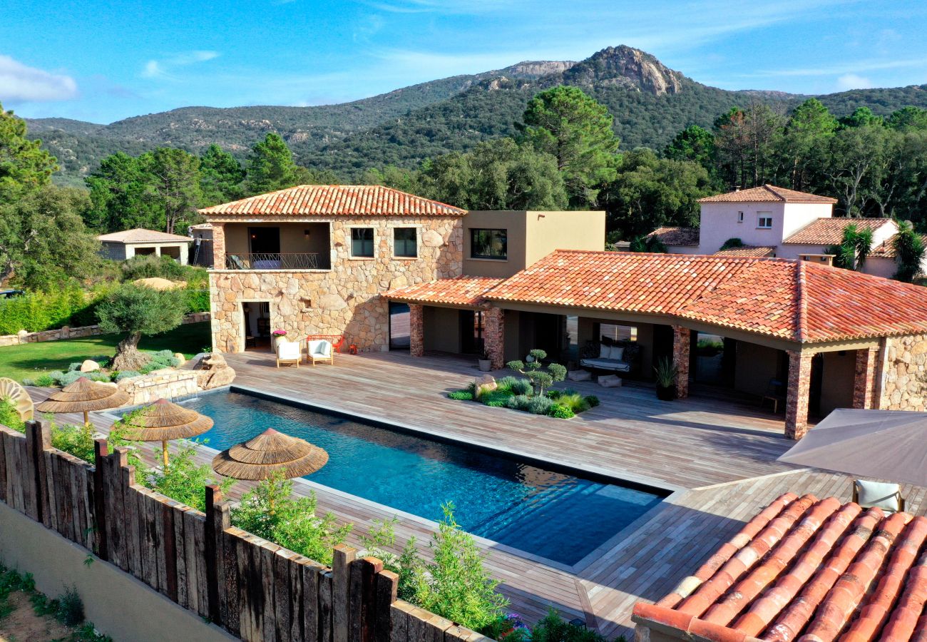 Villa de luxe style bergerie contemporaine avec piscine à Palombaggia