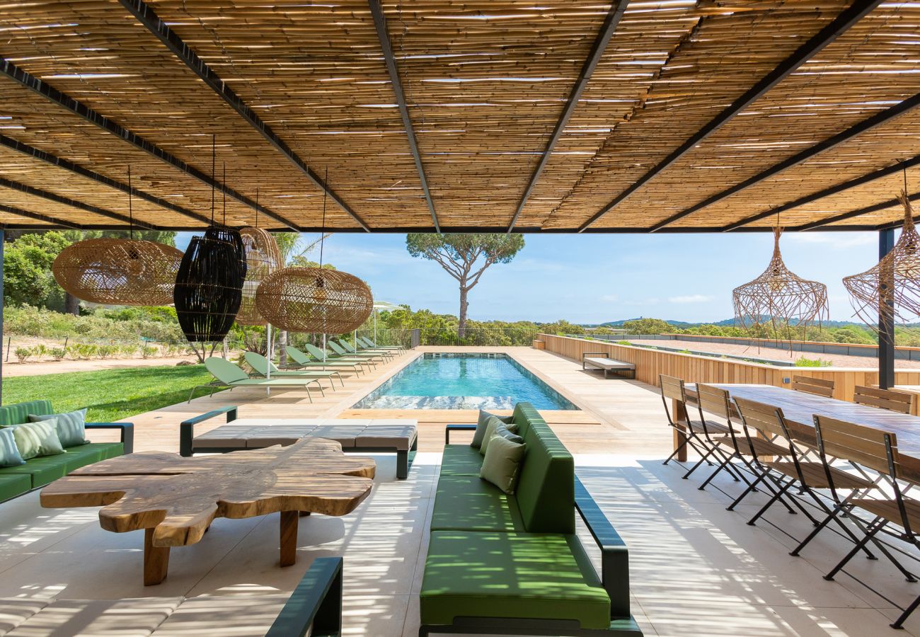 Villa haut de gamme avec piscine et jardin privée Pinarello